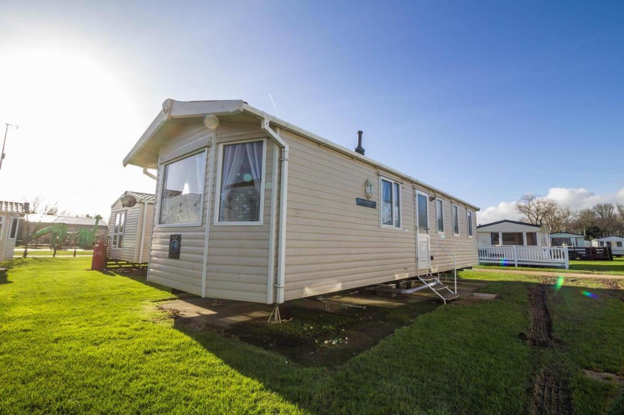 Lovely Caravan With Wifi At Broadland Sands In Suffolk Ref 20035Bs Hotel Hopton on Sea Exterior photo