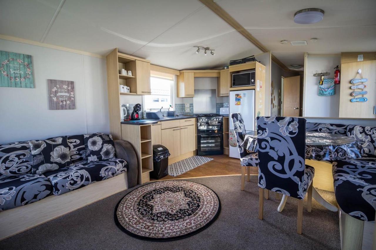 Lovely Caravan With Wifi At Broadland Sands In Suffolk Ref 20035Bs Hotel Hopton on Sea Exterior photo