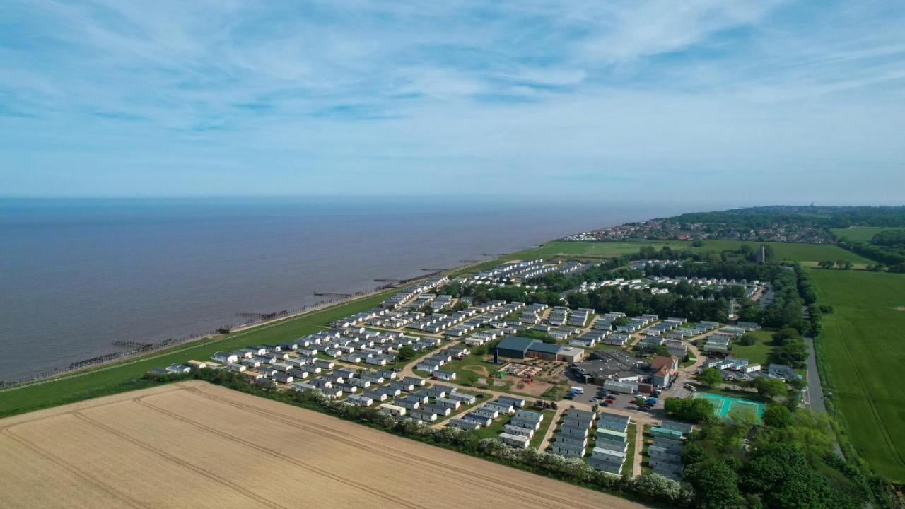 Lovely Caravan With Wifi At Broadland Sands In Suffolk Ref 20035Bs Hotel Hopton on Sea Exterior photo