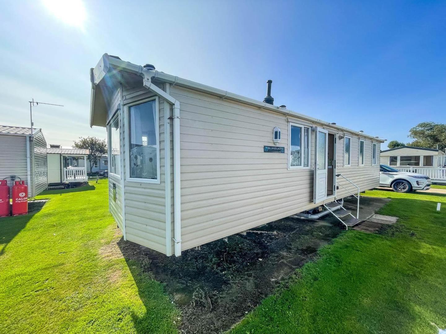 Lovely Caravan With Wifi At Broadland Sands In Suffolk Ref 20035Bs Hotel Hopton on Sea Exterior photo